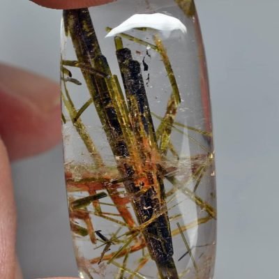 Quartz-with-epidote-75.02-ct.jpg