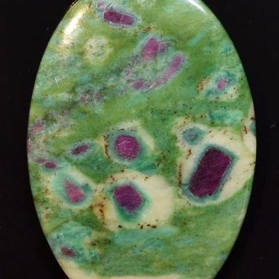 Ruby-in-fuchsite-131.71-ct.jpg