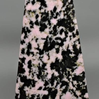Thulite-black-jade-40.28-ct.jpg