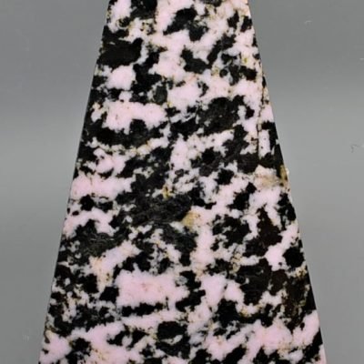 Thulite-black-jade-42.89-ct.jpg
