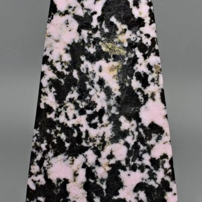 Thulite-black-jade-44.67-ct.jpg