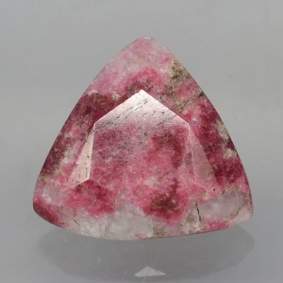 Thulite + tremolite 6.37 ct.